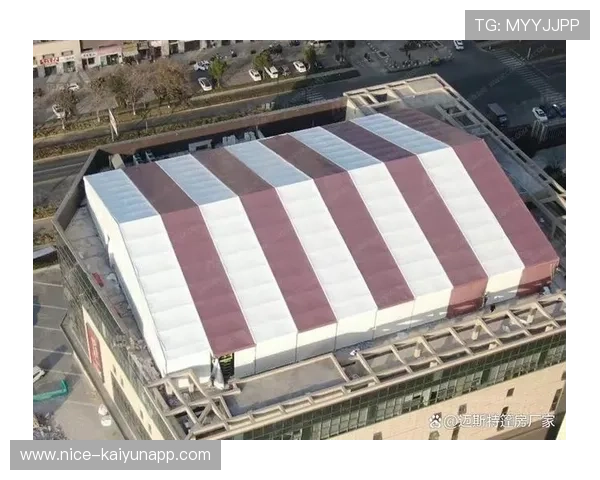 多国在安置点修建简易球场与运动空间