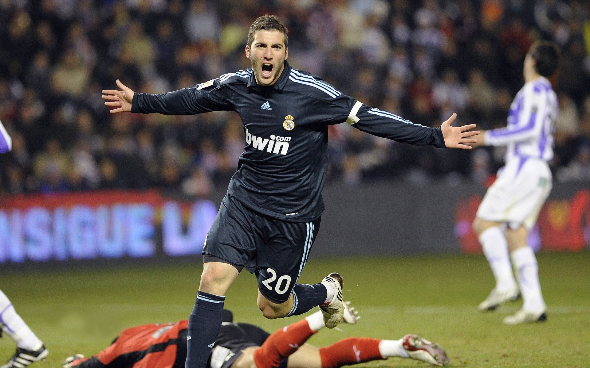 东契奇22+5+11 老鹰大捷终结湖人连胜,东契奇加盟湖人